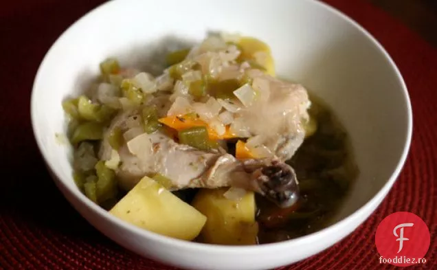 Puiul de bere cu dungi roșii al lui Padma Lakshmi