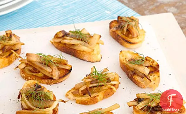 Crostini de ceapă și fenicul caramelizat