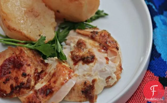 Piept De Curcan Glazurat Cu Portocale De Sânge Cu Cartofi Prăjiți La Cuptor
