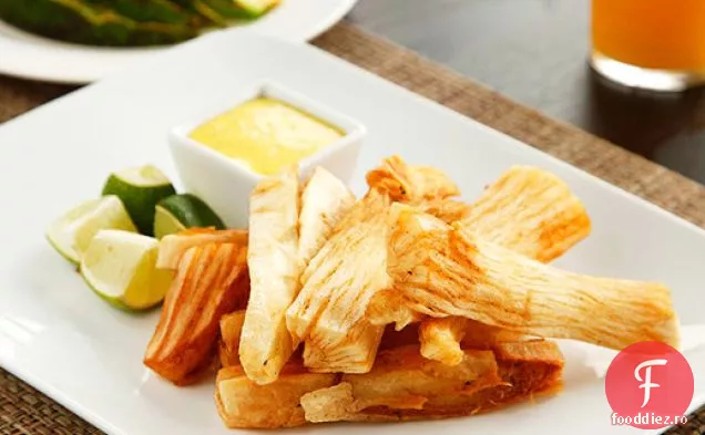 Yuca prăjită cu maioneză picantă