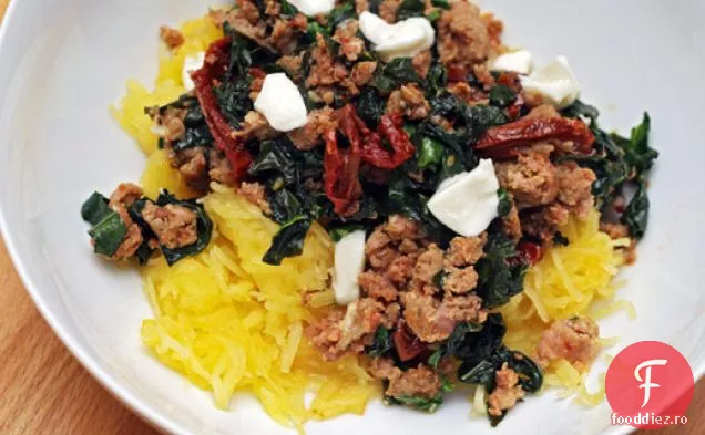 Spaghetti Squash cu cârnați, Kale și roșii uscate la soare