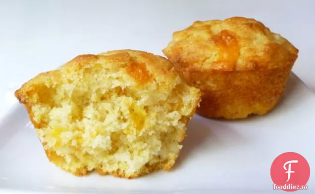 Coacerea pâinii: brioșe de porumb și Cheddar
