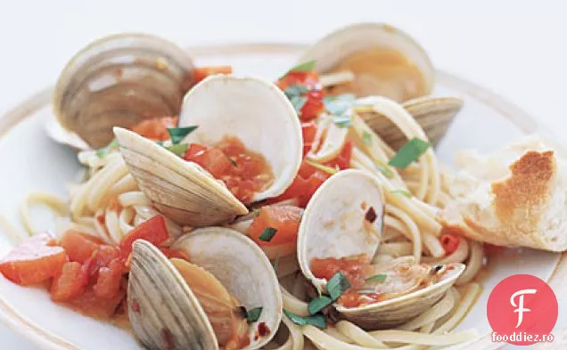 Linguine cu sos de scoici