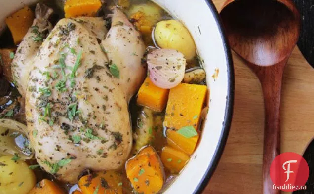 Pui într-o oală (Poule au Pot) cu cartofi și dovlecei