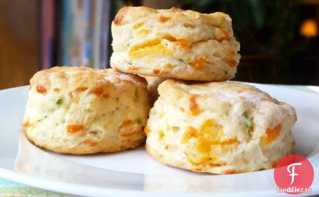 Coacerea pâinii: biscuiți Cheddar și Scallion