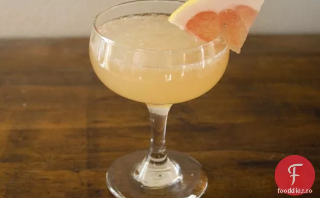 Cocktail Pomelo și busuioc