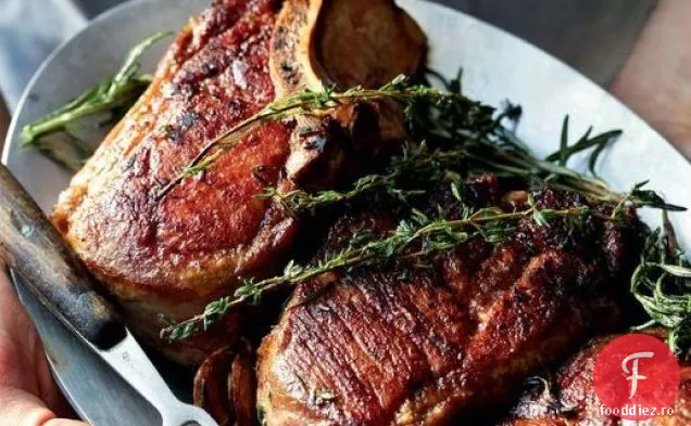 Cotletele de porc ale lui Max și Eli Sussman cu Chutney de mere