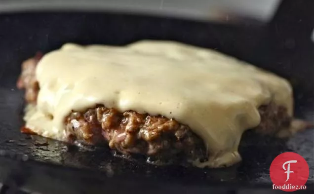 Felii de brânză Cheddar în stil american pentru burgeri și brânză la grătar