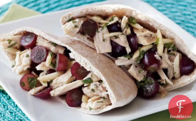 Salată De Struguri Roșii Și Ton Pita