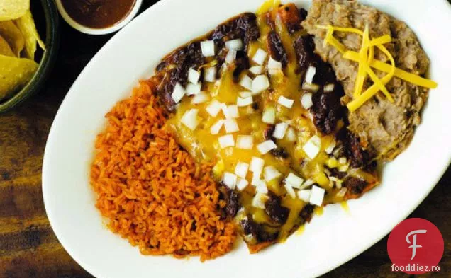 Gatiti cartea: brânză Enchiladas cu Chili Con Carne