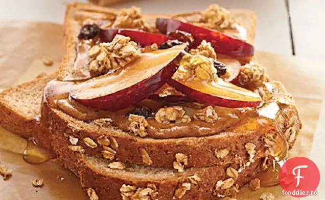 Sandwich cu unt de migdale, prune și Granola