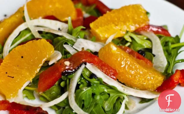 Salată de fenicul, portocale și ardei prăjiți