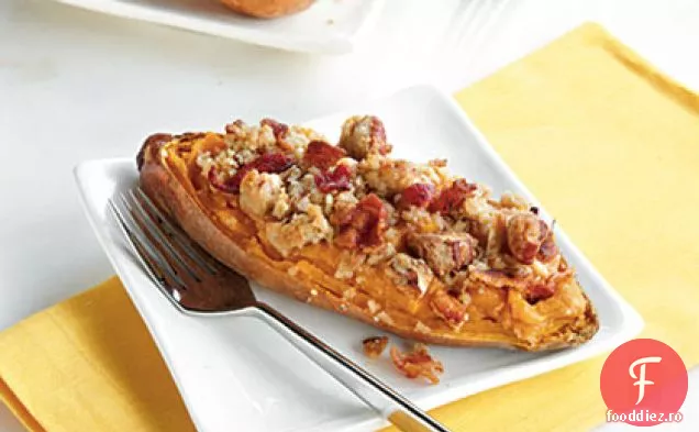 Bărci de cartofi dulci coapte de două ori cu Topping de Bacon-Pecan