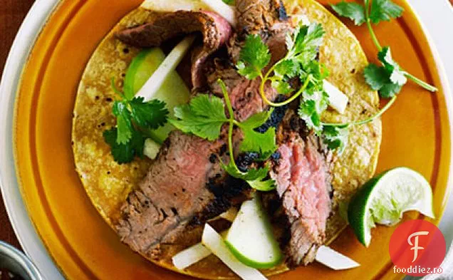 Friptură de flanc Achiote cu măr și Slaw Jicama