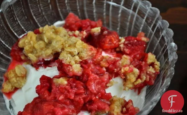 Iaurt cu Crumble de zmeură
