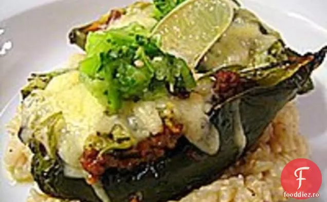 Carne Lite: Poblanos umplute cu Salsa Tomatillo