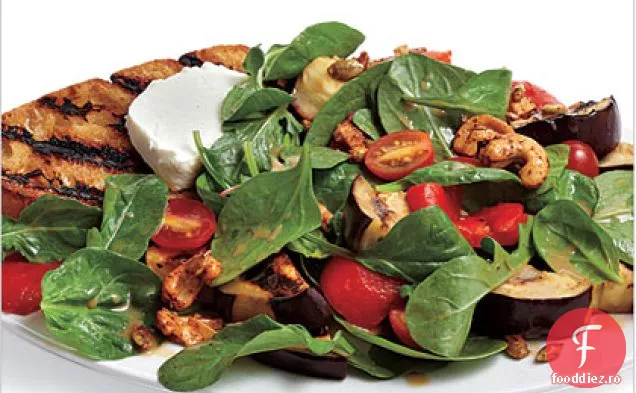 Salată de legume și brânză de capră la grătar