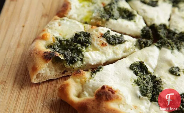 Pizza cu Pesto, Ricotta și Mozzarella