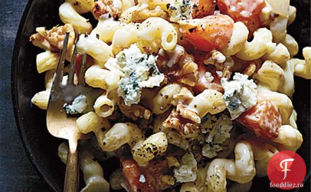 Butternut cremos, brânză albastră și Cavatappi de nucă