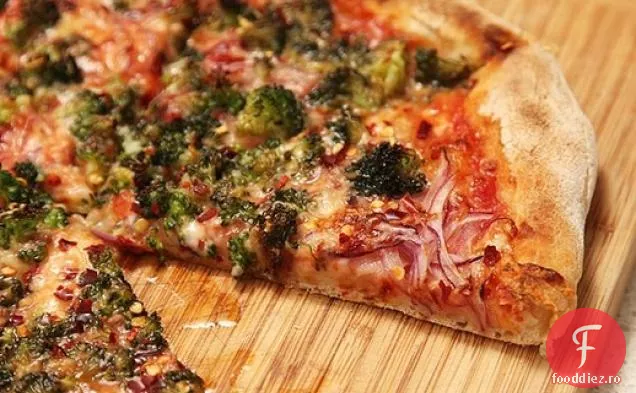 Pizza cu Broccoli caramelizat și ceapă roșie