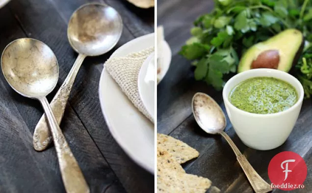 Pui și fasole albă Chile Verde cu Pesto de coriandru-Lime