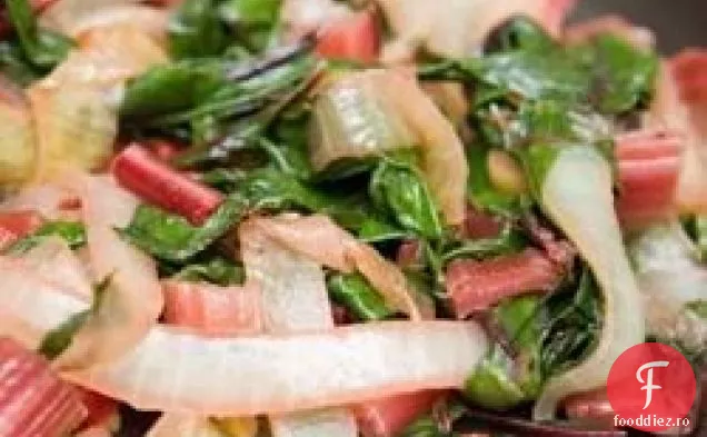 Bietă roșie și ceapă caramelizată