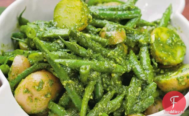 Salata de cartofi și fasole verde a lui Michael Natkin cu Pesto de rucola