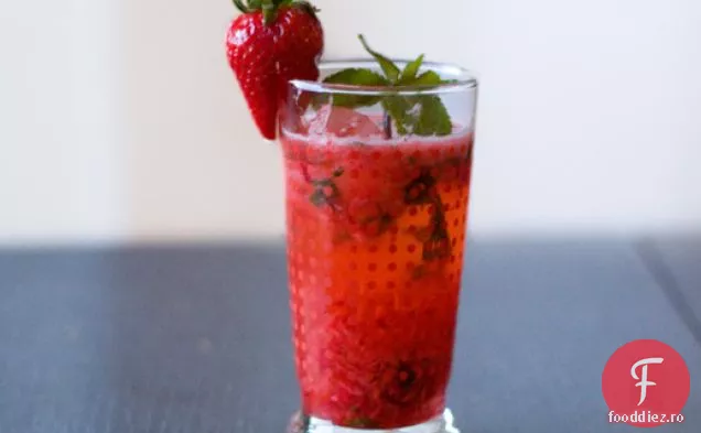 Cocktail De Sake De Căpșuni