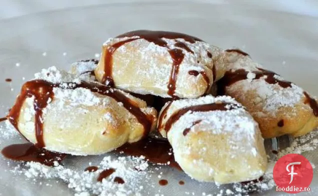 Beignets la cuptor cu sos de cafea de cicoare