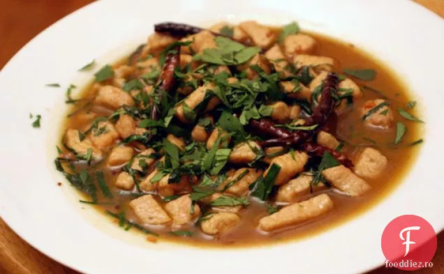 Carne de porc prăjită cu arpagic și ardei iute