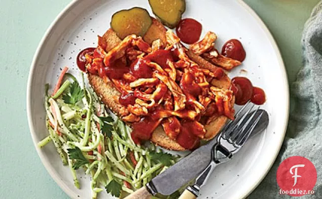 Sandvișuri de pui la grătar cu salată cremoasă
