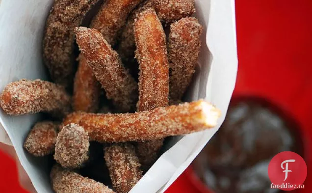 Churros cu ciocolată-dulce de leche Dip