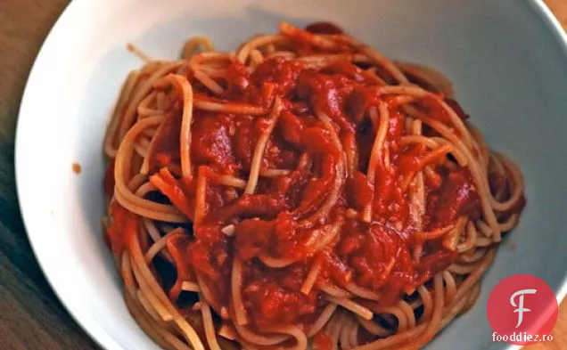 Cina in seara asta: spaghete Cu sos de rosii ghimbir