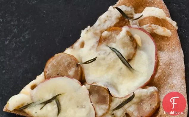 Pizza cu cârnați de pui și cartofi (Comfort-Food Pie)