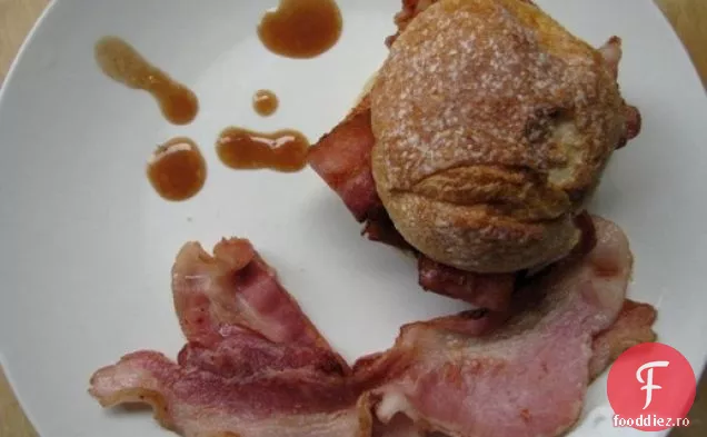 Brunch de duminică: Bacon Butty cu sos Casa Parlamentului