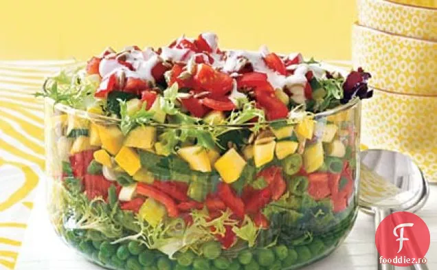Salată stratificată cu pansament de fermă din lapte