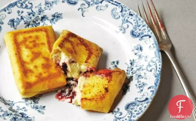 Gatiti cartea: brânză de capră Blintzes