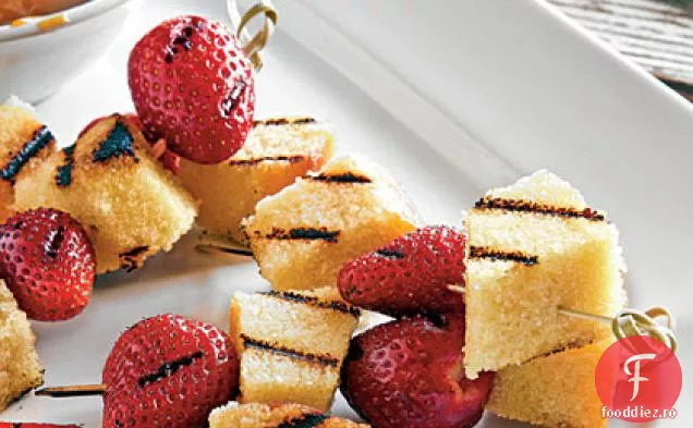 Fructe de padure la gratar si Prajitura cu sos Bourbon-Butterscotch