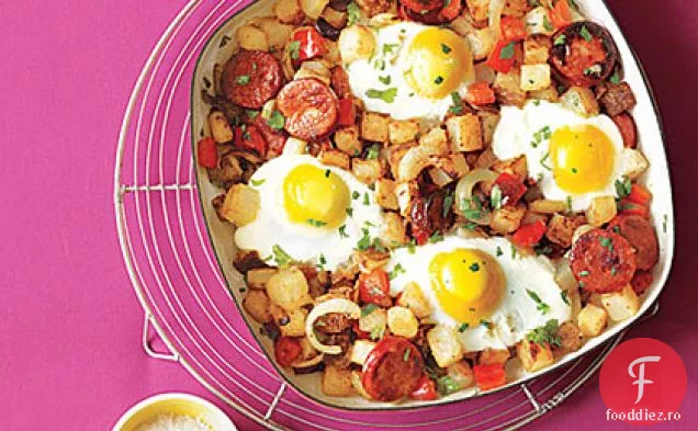 Cartofi, piper și Chorizo Hash cu ouă prăjite