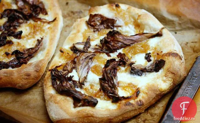 Mănâncă pentru opt dolari: Pizza Mozzarella afumată cu Radicchio și gem de ceapă