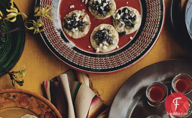 Mini tortilla cu ciuperci de porumb și Salsa Tomatillo proaspătă