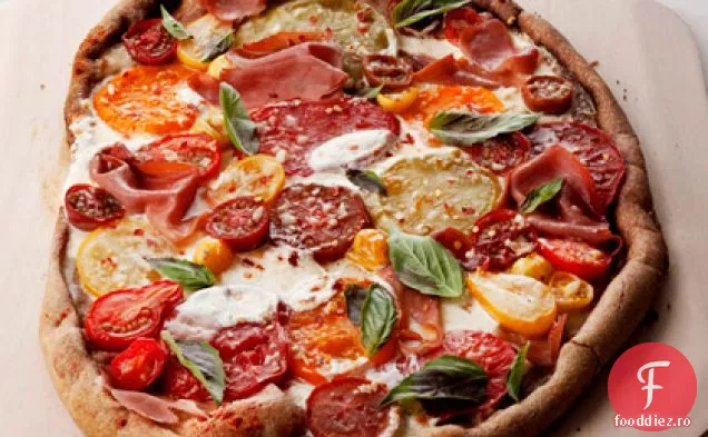 Pizza cu busuioc și roșii