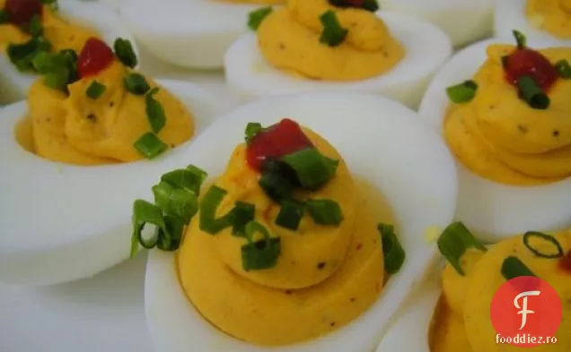 Gatiti cartea: Sriracha Deviled Ouă