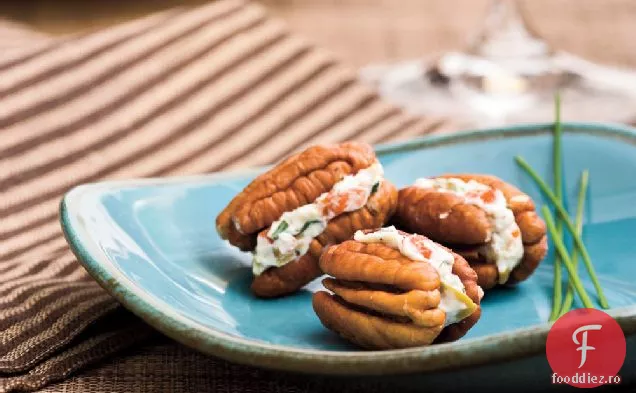 Cremă de brânză și măsline Pecan Bites