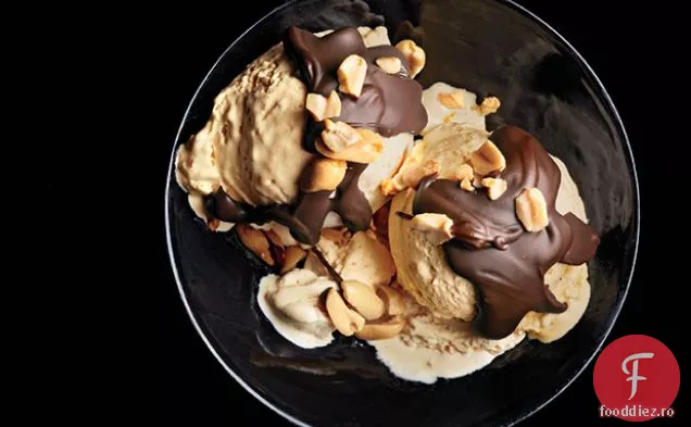 Înghețată cu unt de arahide cu coajă tare de ciocolată