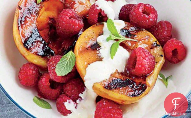 Piersici la grătar cu cremă de miere