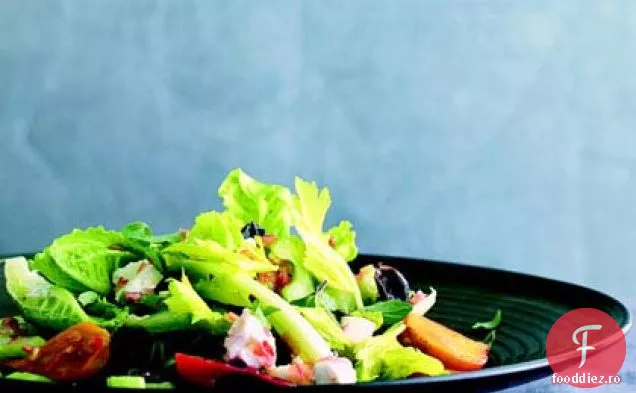 Salată grecească cu sfeclă prăjită, măsline și Feta