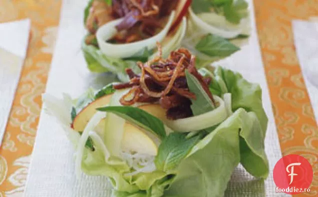 Salată crocantă de rață mărunțită și tăiței