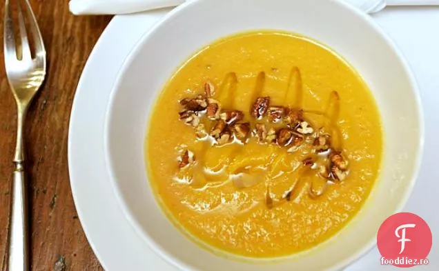 Supă De Dovlecei Kabocha Prăjită Și Rădăcină De Țelină Cu Sirop De Arțar Și