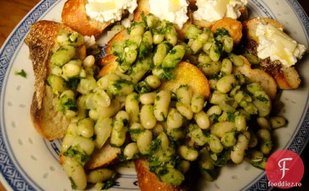 Gatiti cartea: Cannellini, Caper, lămâie și crostini de hamsie